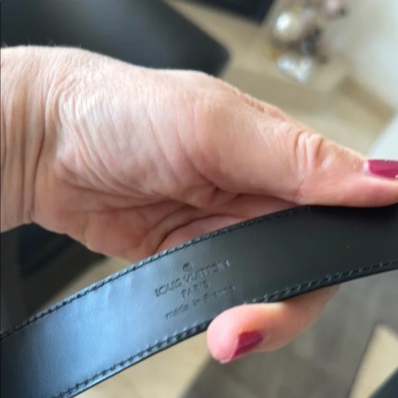 Louis Vuitton Black and Gold Leather Belt with Iconic Buckle - Picture 4 of 7